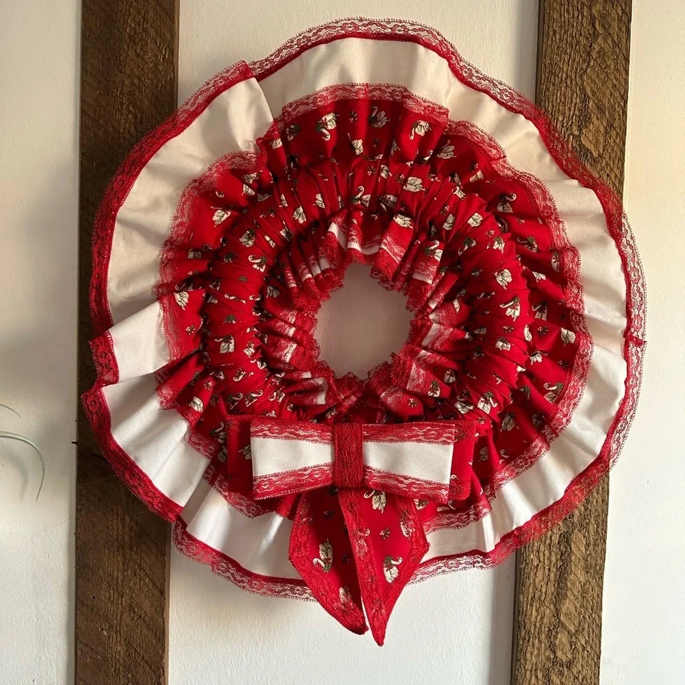 Vintage 1970s Christmas Holiday Wreath Handmade Red White Ruffled Swan Print